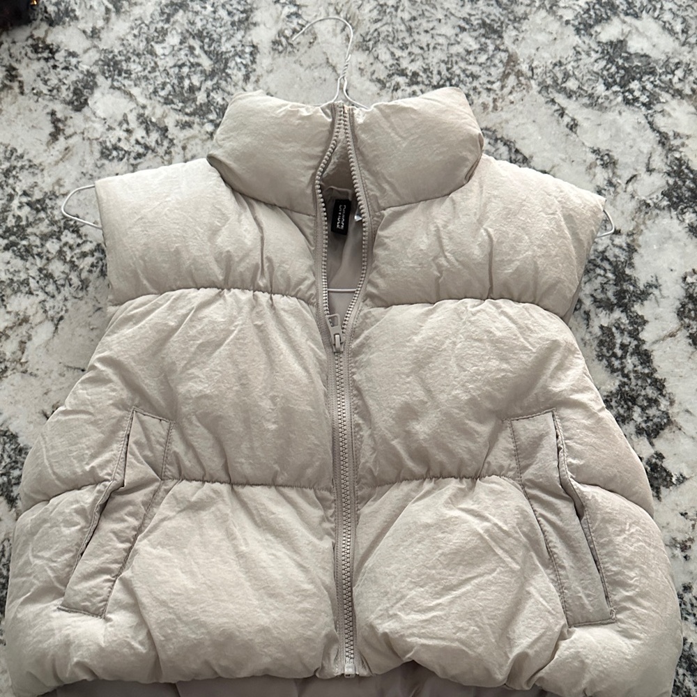 H&M Light Beige Puffer Vest